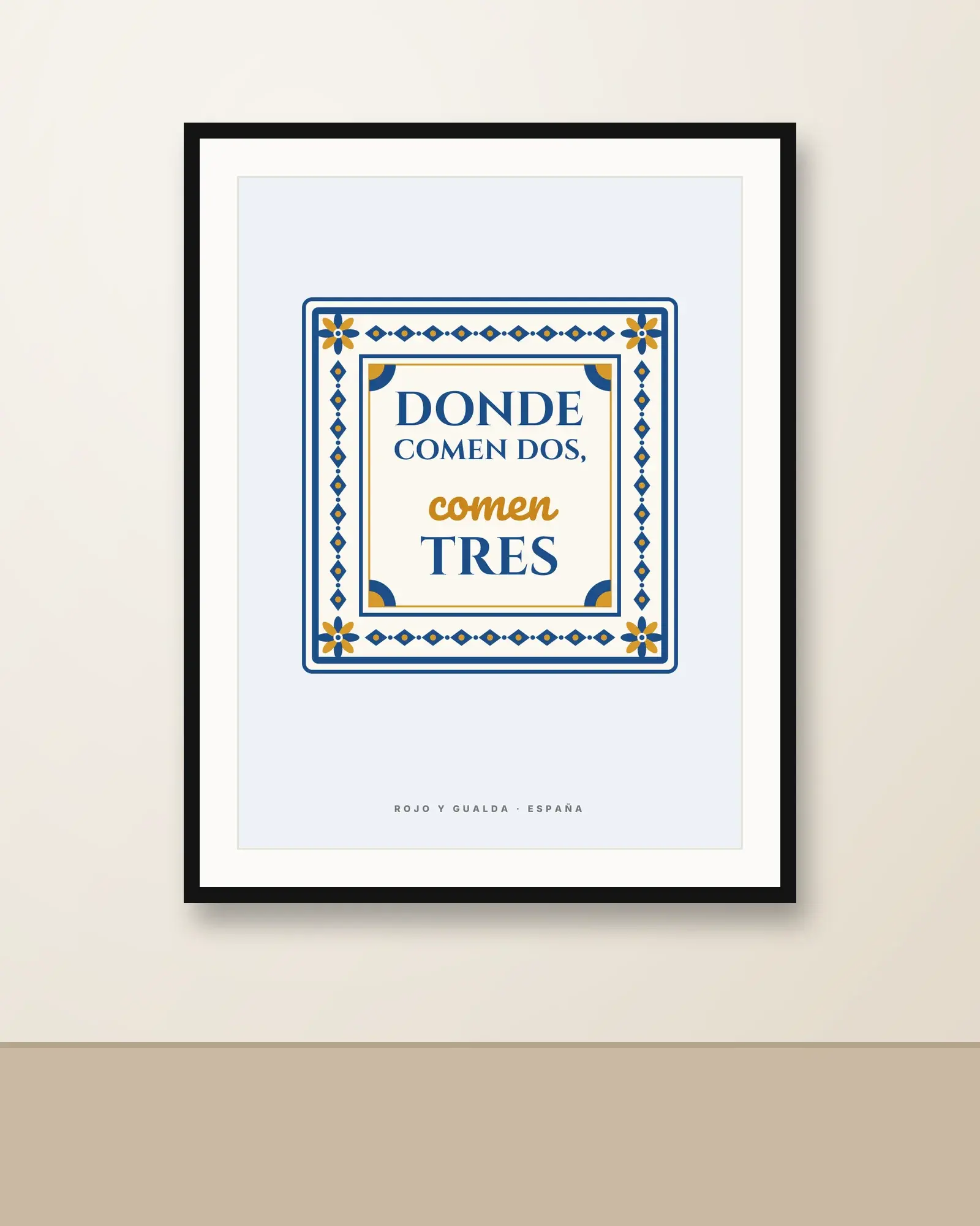 «Donde comen dos, comen tres» — Póster — en la pared
