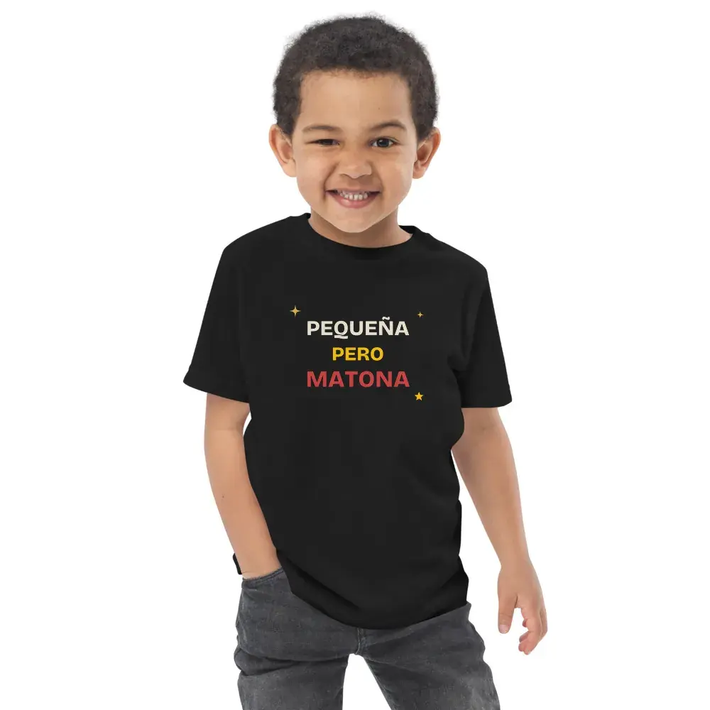 «Pequeña pero matona» · Noche — Camiseta de peque